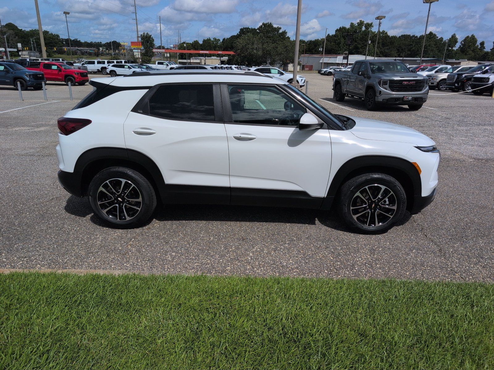 Used 2025 Chevrolet TrailBlazer LT AWD/4WD image 7