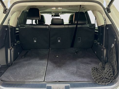 Used 2023 Toyota Highlander XLE image 24