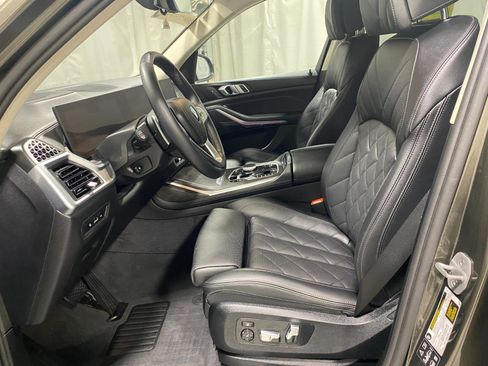 Used 2025 BMW X7 xDrive40i w/ Climate Comfort Package image 19