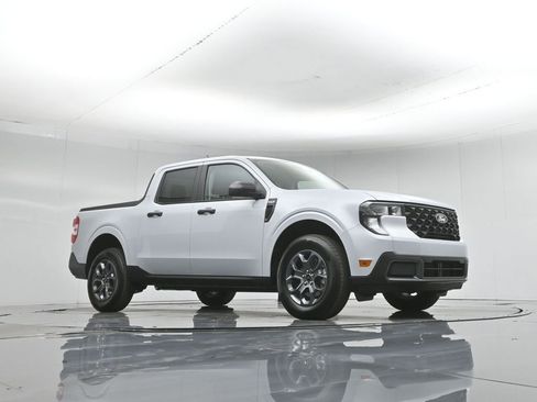 Used 2026 Ford Maverick XLT FWD image 4