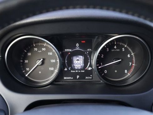 Used 2017 Land Rover Discovery Sport SE image 17