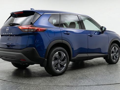 Used 2025 Nissan Rogue SV AWD/4WD image 9