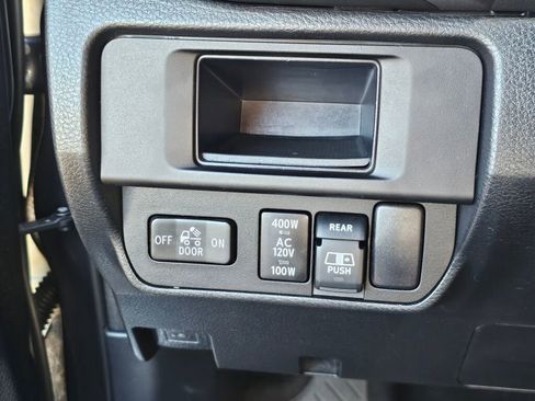 Used 2017 Toyota Tacoma TRD Off-Road AWD/4WD image 21