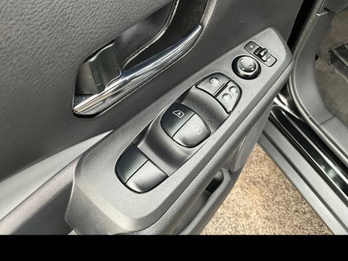 Used 2023 Nissan Kicks SR w/ SR Premium Package FWD image 24
