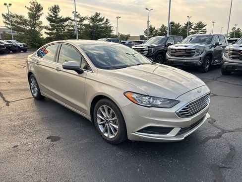 Used 2017 Ford Fusion SE FWD image 7