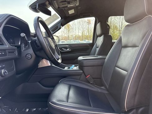 Used 2023 Chevrolet Suburban Premier image 9