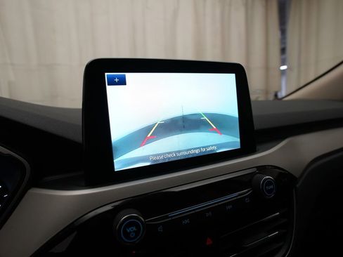 Used 2020 Ford Escape SE image 19