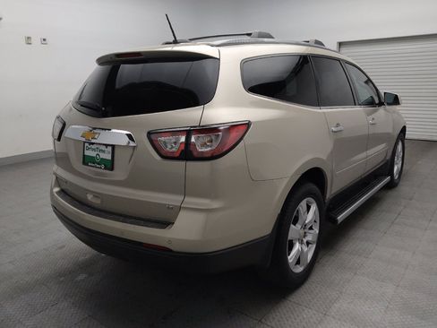 Used 2017 Chevrolet Traverse LT w/ Style and Technology Package FWD image 9