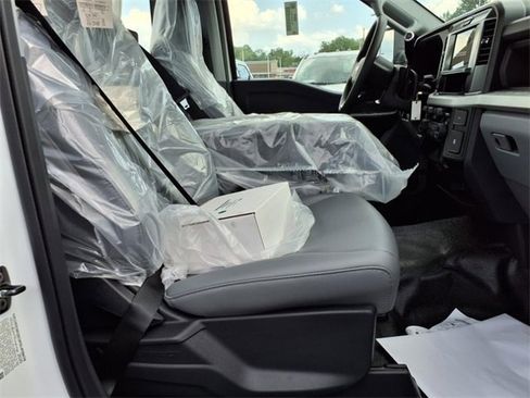 New 2025 Ford F550 4x4 Regular Cab Super Duty w/ XL Chrome Package image 9