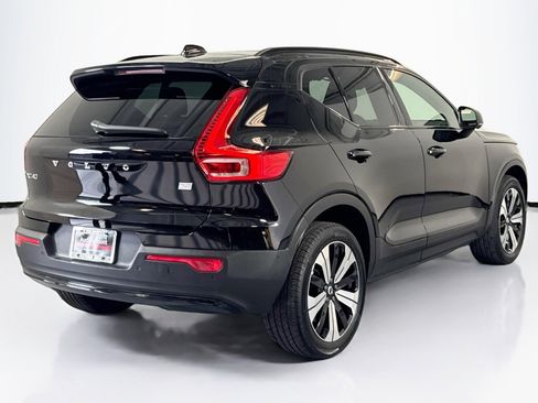 Used 2023 Volvo XC40 Recharge Plus image 5