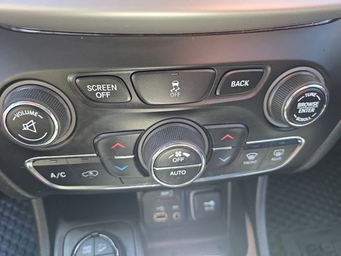 Used 2014 Jeep Cherokee Trailhawk w/ Comfort/Convenience Group AWD/4WD image 27