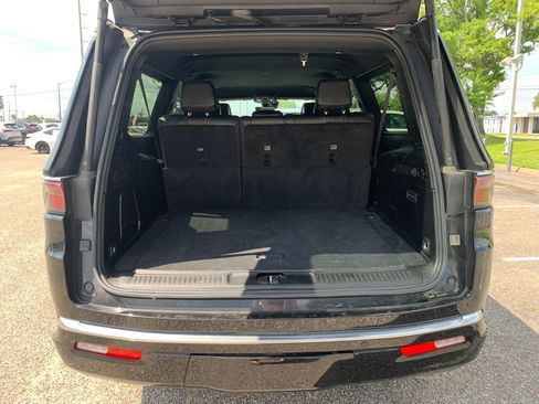 Used 2024 Jeep Wagoneer L Series II w/ Flexible Seating Group AWD/4WD image 6