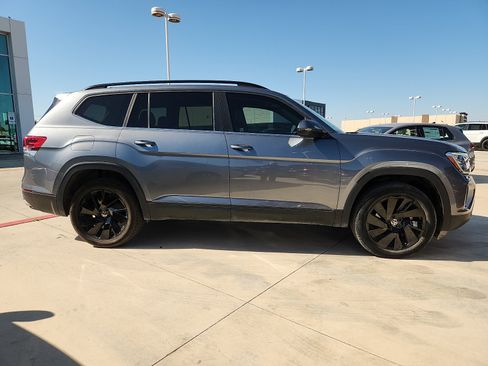Used 2024 Volkswagen Atlas SE FWD image 6