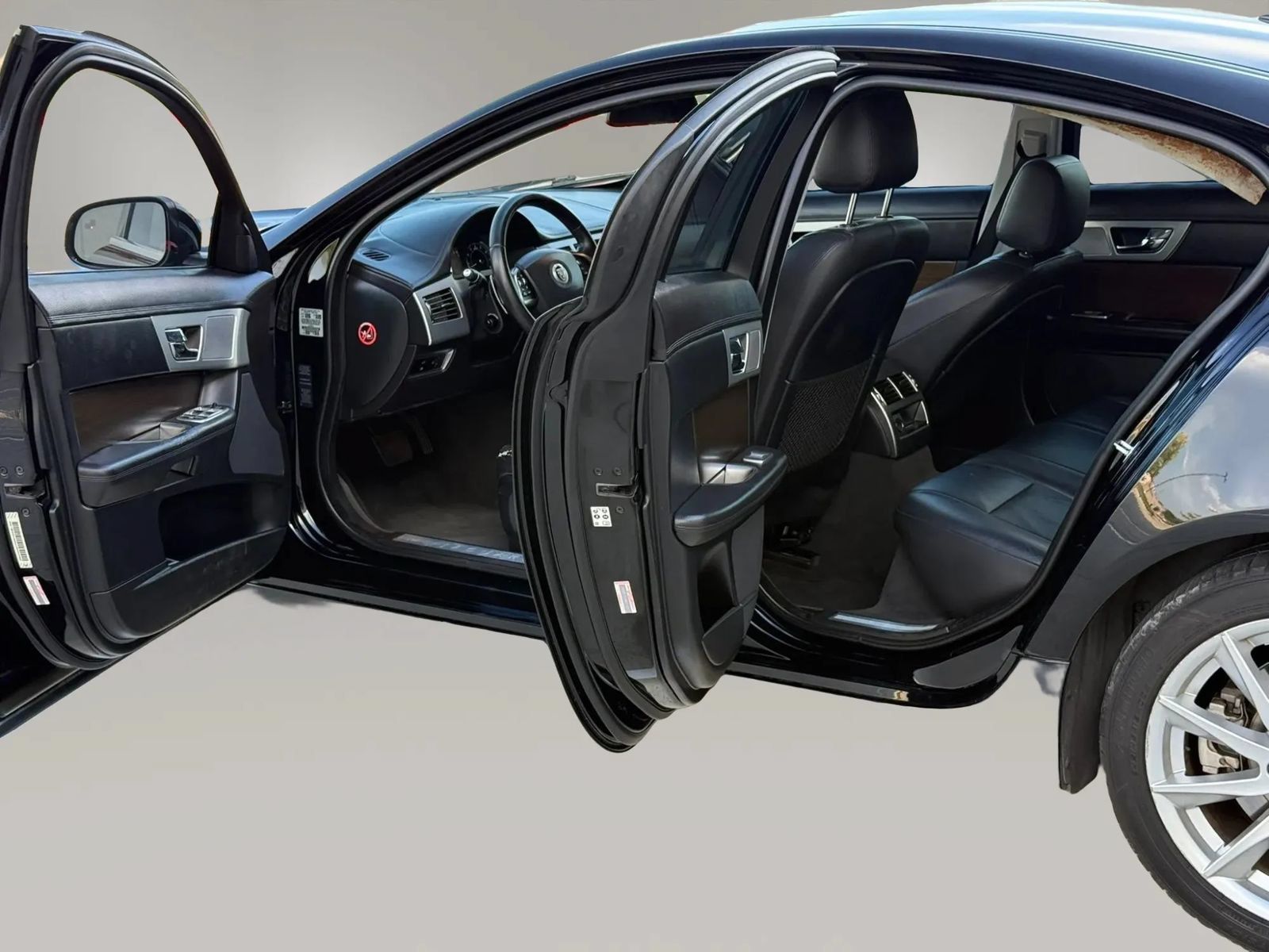 Used 2012 Jaguar XF RWD image 11