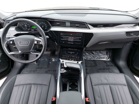 Certified 2023 Audi e-tron Premium Plus w/ Premium Plus Package AWD/4WD image 9