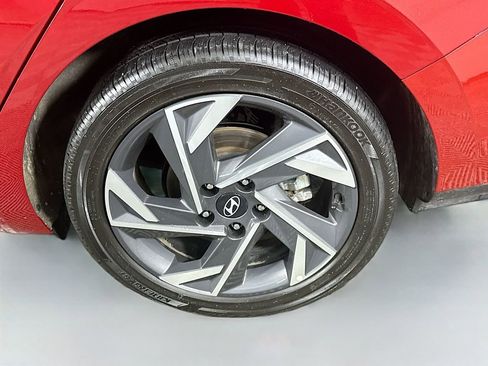 Used 2025 Hyundai Elantra Limited FWD image 31