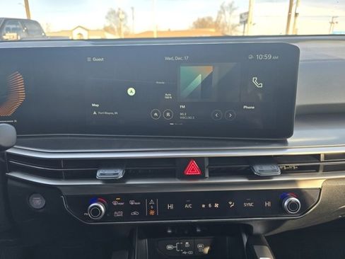 Used 2025 Kia Sorento S image 21