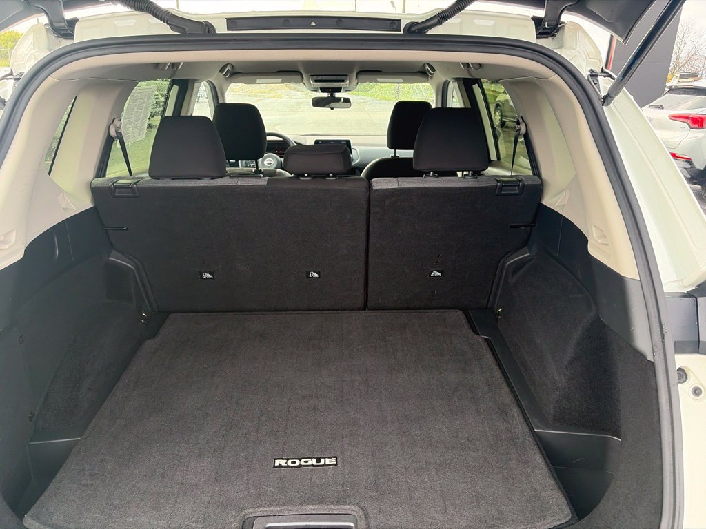 Used 2023 Nissan Rogue SV FWD image 15