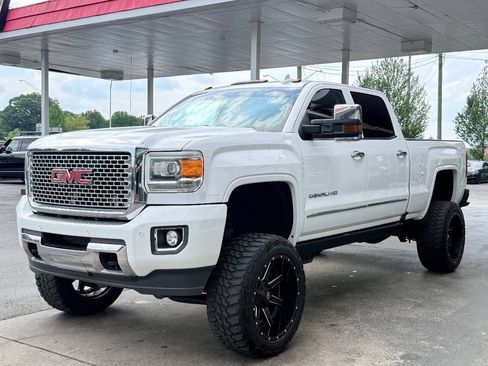 Used 2015 GMC Sierra 2500 Denali w/ Duramax Plus Package AWD/4WD image 6