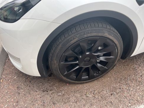 Used 2023 Tesla Model Y Long Range image 8