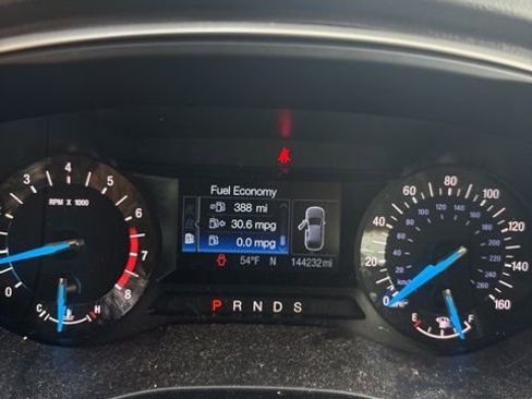 Used 2016 Ford Fusion SE w/ Equipment Group 202A image 12