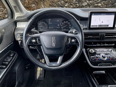 Used 2021 Lincoln Corsair AWD w/ Premium Package image 5