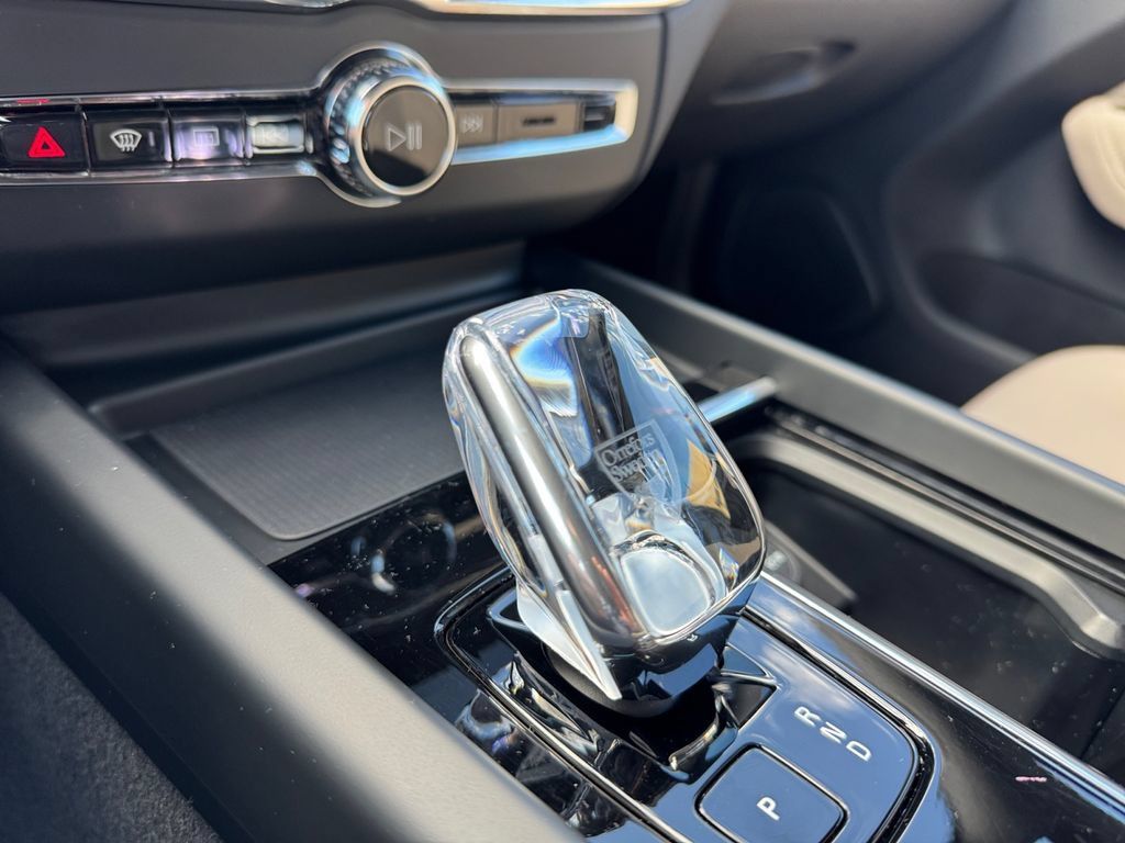 Certified 2026 Volvo XC60 B5 Plus AWD/4WD image 19