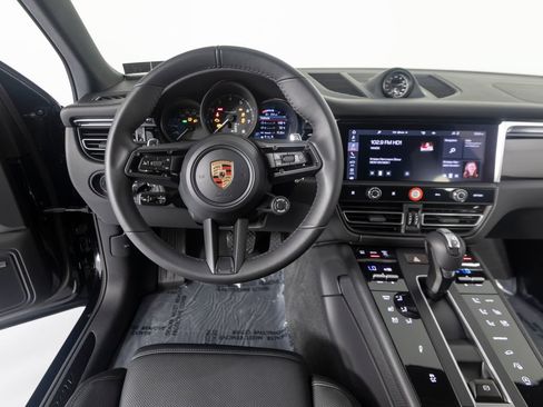 Certified 2026 Porsche Macan Turbo AWD/4WD image 6