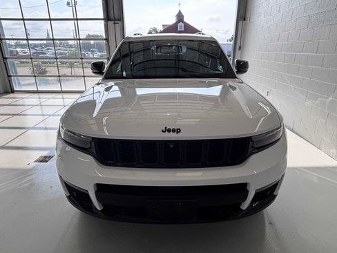 Certified 2024 Jeep Grand Cherokee L Limited w/ Luxury Tech Group II AWD/4WD image 2