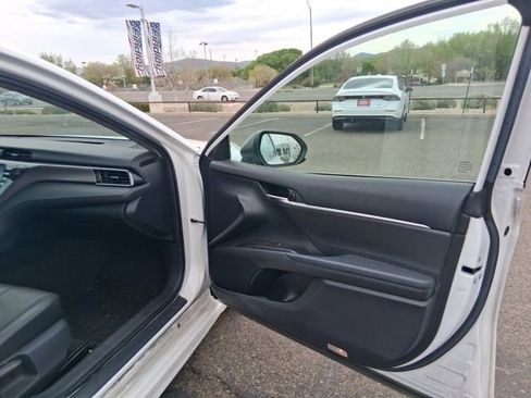 Certified 2019 Toyota Camry SE image 12