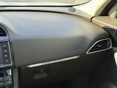 Used 2018 Jaguar F-PACE Prestige image 38