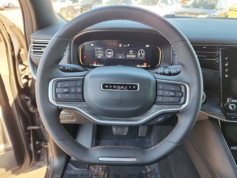 Used 2024 Jeep Wagoneer L Series II w/ Flexible Seating Group image 18