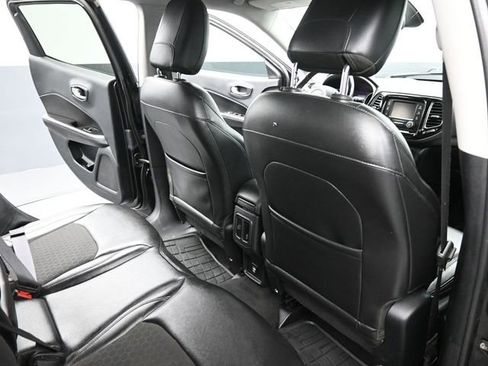 Used 2018 Jeep Compass Altitude image 21