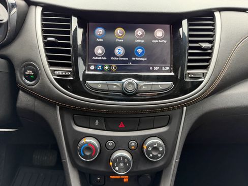 Used 2018 Chevrolet Trax LT w/ LT Convenience Package AWD/4WD image 40