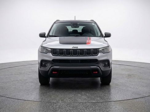 Used 2025 Jeep Compass Trailhawk AWD/4WD image 1