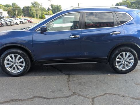Used 2019 Nissan Rogue SV FWD image 4