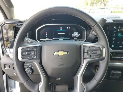 Used 2025 Chevrolet Silverado 2500 LT w/ Convenience Package image 17