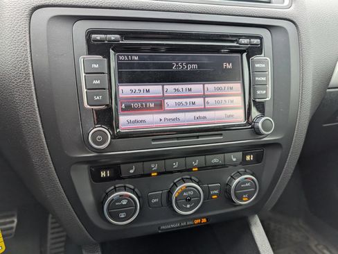 Used 2013 Volkswagen Jetta GLI Autobahn FWD image 17