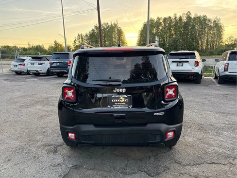 Used 2020 Jeep Renegade Latitude FWD image 6