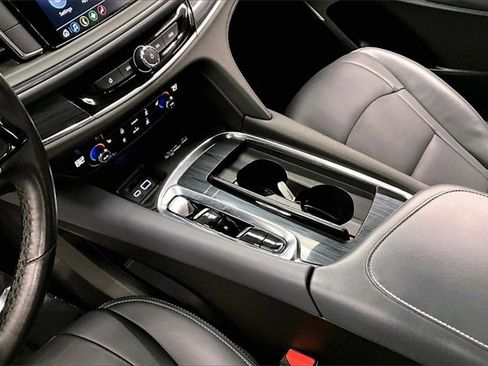 Used 2023 Buick Enclave Essence image 13