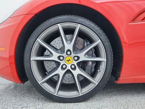 Used 2014 Ferrari California image 13