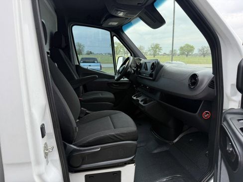 Used 2019 Freightliner Sprinter 3500 w/ Premium Package image 10