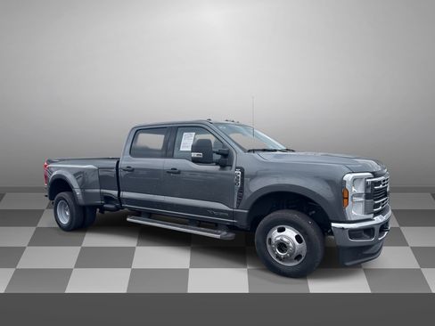 Used 2024 Ford F350 XLT w/ Camper Package image 4