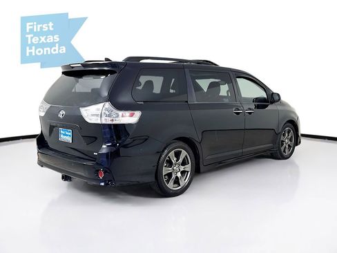 Used 2020 Toyota Sienna SE w/ SE Preferred Package image 7