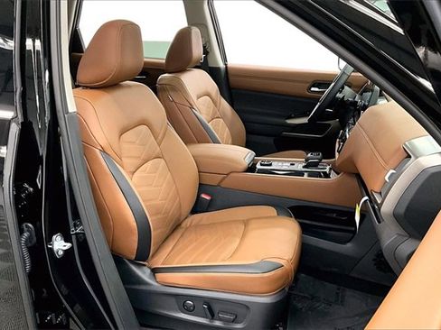 New 2025 Nissan Pathfinder Platinum image 36