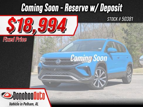 Used 2023 Volkswagen Taos SE image 1