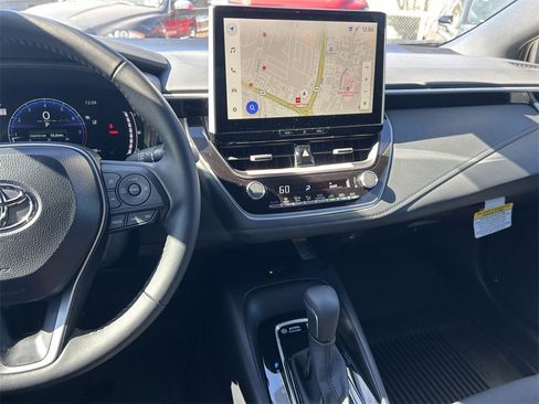 Used 2025 Toyota Corolla SE image 18