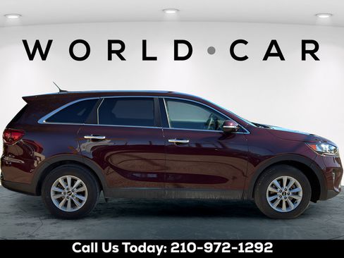 Used 2019 Kia Sorento FWD image 4