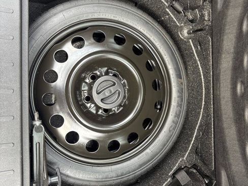 Used 2017 Chevrolet Equinox LT w/ Convenience Package image 29