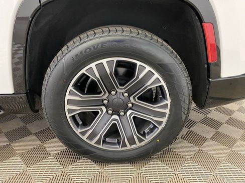 Used 2023 Jeep Wagoneer Series II w/ Flexible Seating Group RWD image 14